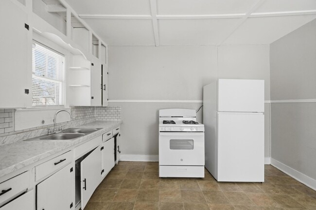 Building Photo - 702 Grape St