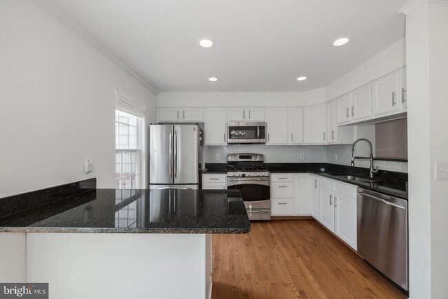 Building Photo - 5223 Dunstable Ln