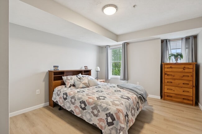 Building Photo - 170 E Grand Ave