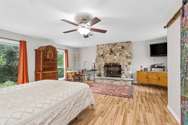 Building Photo - 628 Bullfrog Ln
