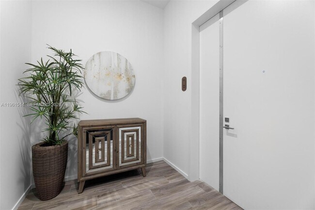 Building Photo - 801 S Miami Ave