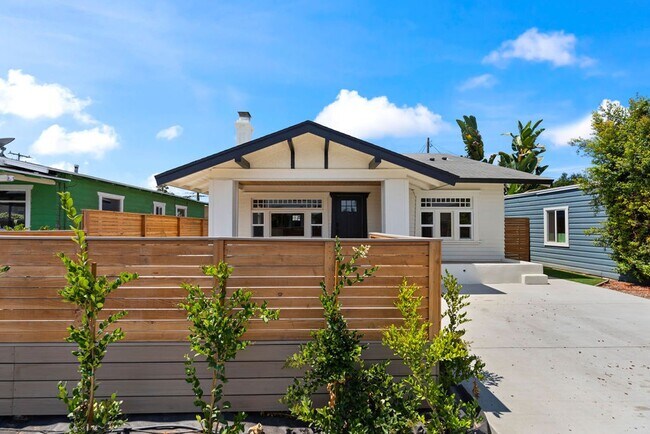 Building Photo - incredible home 3 bedroom, loft