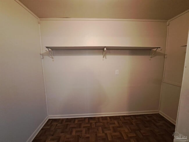 Building Photo - 8598 Meadowbrook Dr