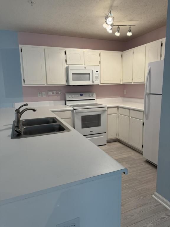 Building Photo - 17690 Front Beach Rd