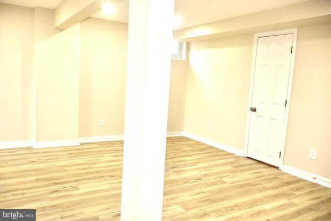 Building Photo - 147 Deacon Rd