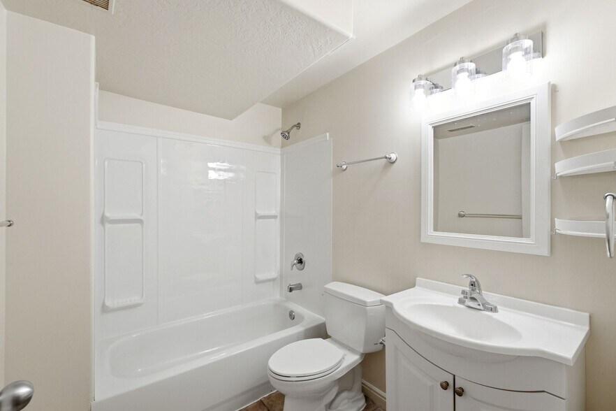 Building Photo - 3687 E Royal Troon Dr