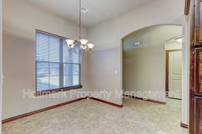 Building Photo - 920 SW 13th St