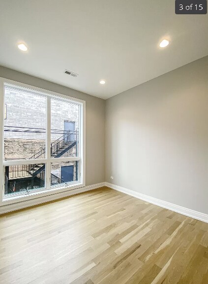 Building Photo - 1050 W Cornelia Ave