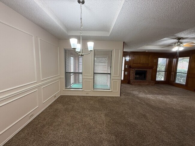 Building Photo - 816 Summit Dr