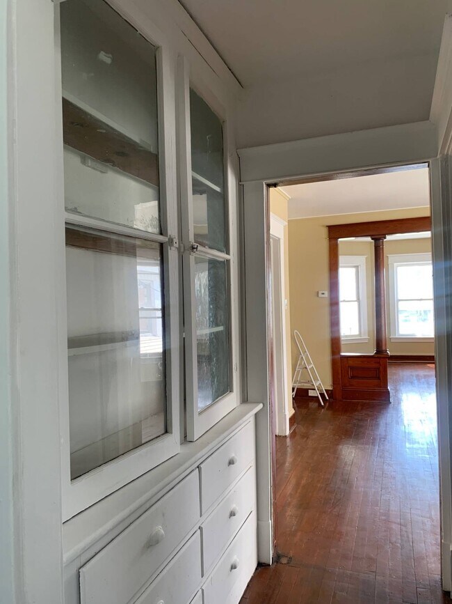 Building Photo - 857 Oakwood Ave