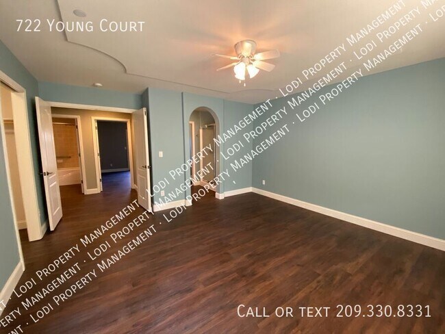 Building Photo - 722 Young Ct