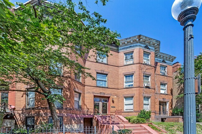 Building Photo - Kalorama Apartment – Renovated One-Bedroom with Private Balcony