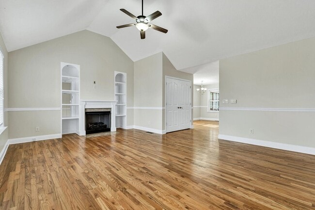 Building Photo - 217 Home Pl Ct SE