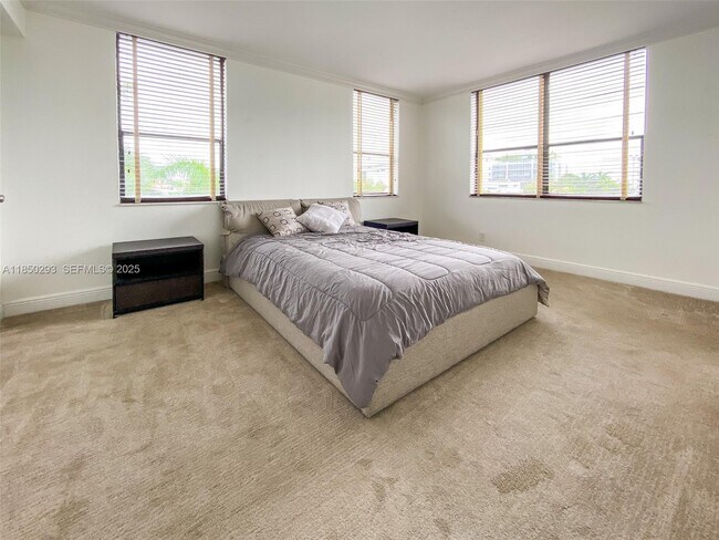 Building Photo - 10000 Bay Harbor Terrace