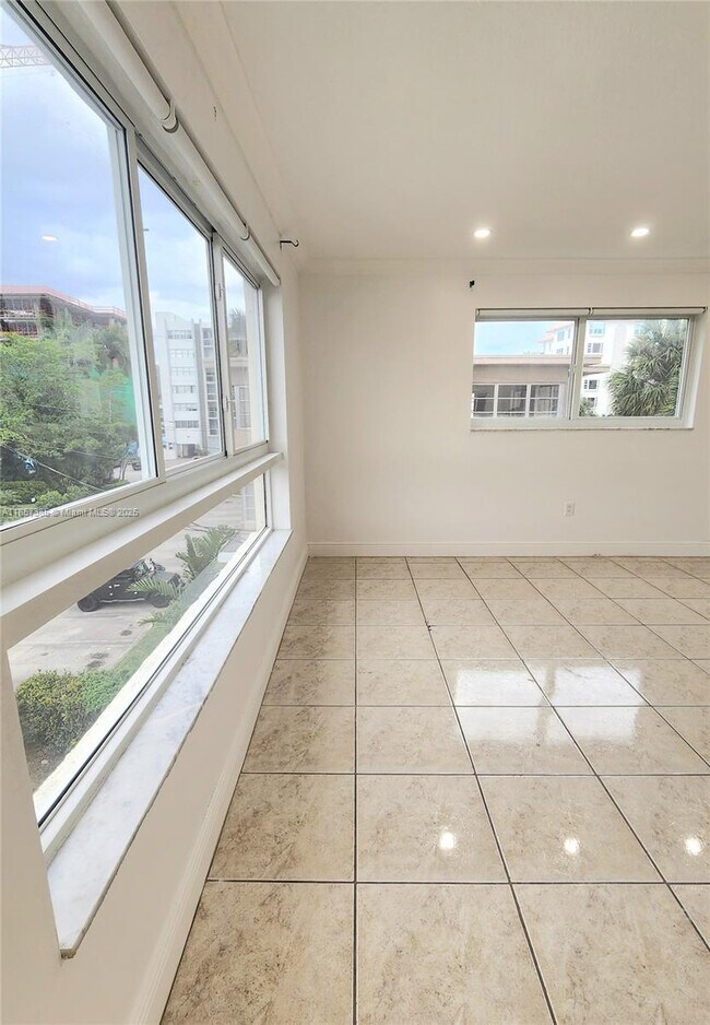 Building Photo - 1020 94th St