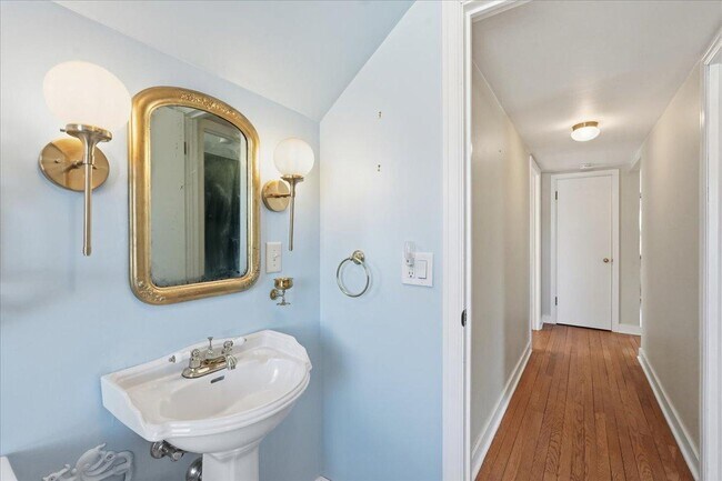 Building Photo - 313 S Midvale Blvd