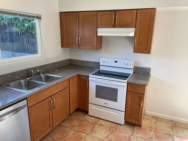 Building Photo - 3745 Portofino Way