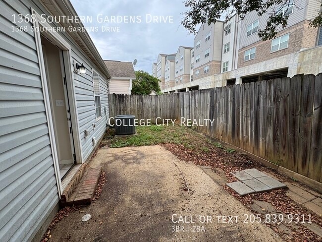 Building Photo - 1368 Southern Gardens Dr