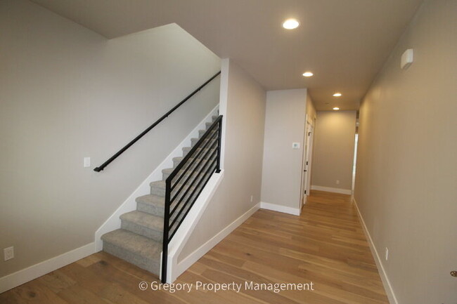 Building Photo - Brand New Spacious 5-Bedroom Retreat at Coyote Ridge 3 Full Baths 2 Car Garage 2330sf A/C Prime B...