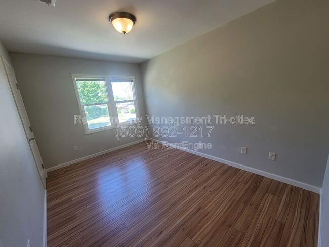 Building Photo - 414 Douglass Ave