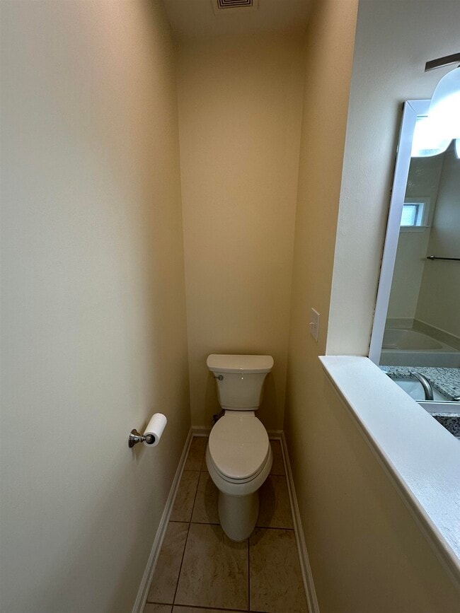 Building Photo - 1093 River Isle Dr