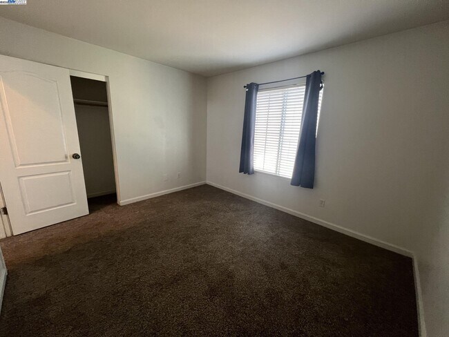 Building Photo - 3127 Puffin Cir