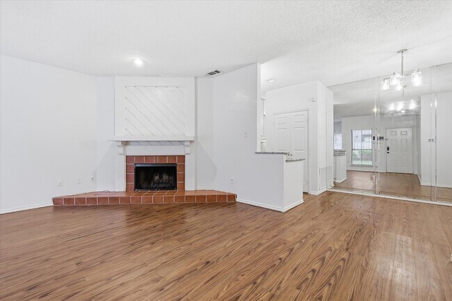 Building Photo - 9600 Royal Ln