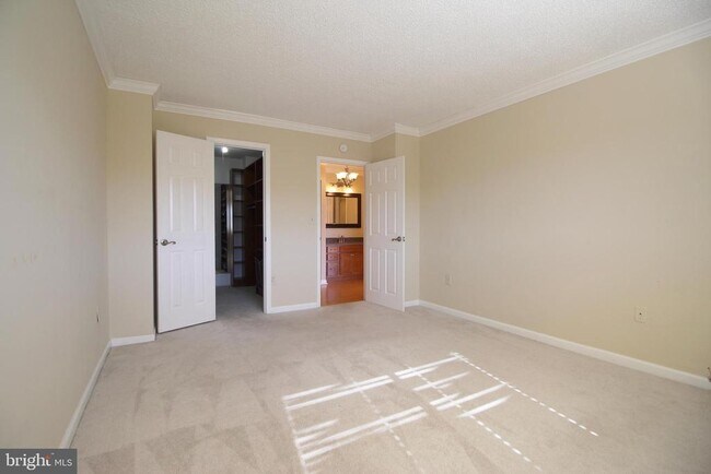 Building Photo - 1225 Martha Custis Dr