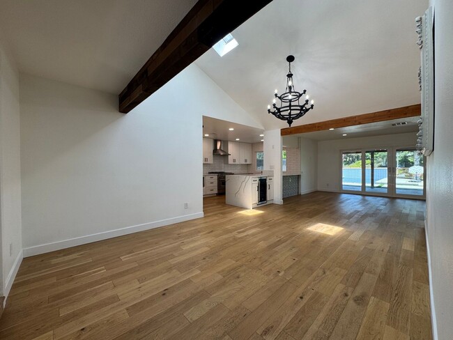 Building Photo - STUNNING Pool/Spa Single Story house with ...