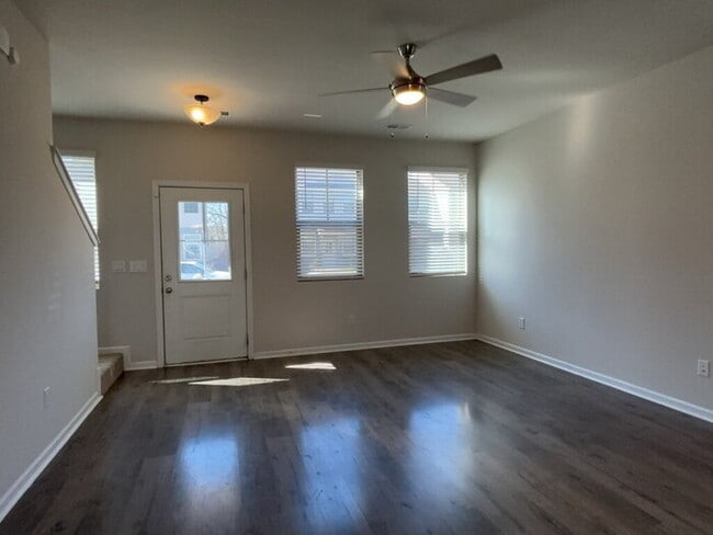 Building Photo - 1012 Berry Patch Cir