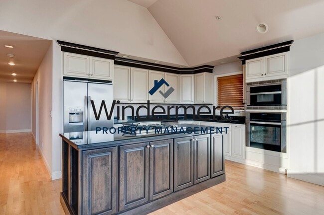 Building Photo - 2 Bedroom Waterview Condo