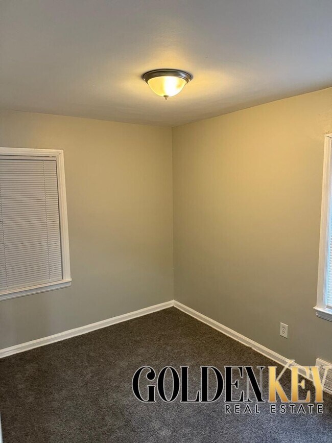 Building Photo - Newly Renovated 3-bedroom house on the Eas...