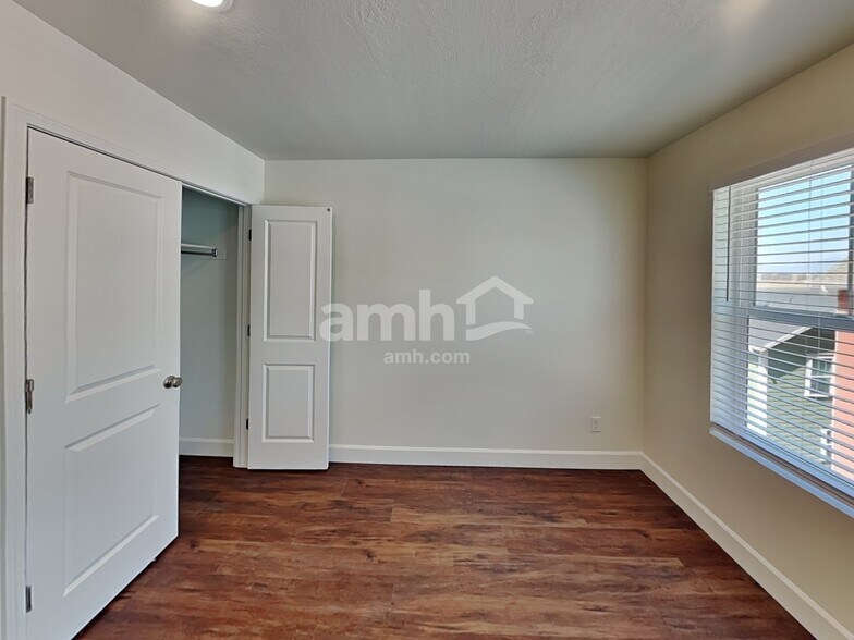 Building Photo - 11091 S Blue Bayou Dr