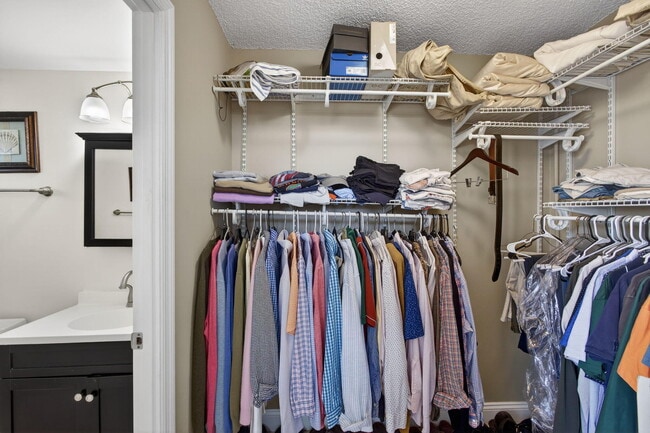 Building Photo - 3640 N Ocean Dr