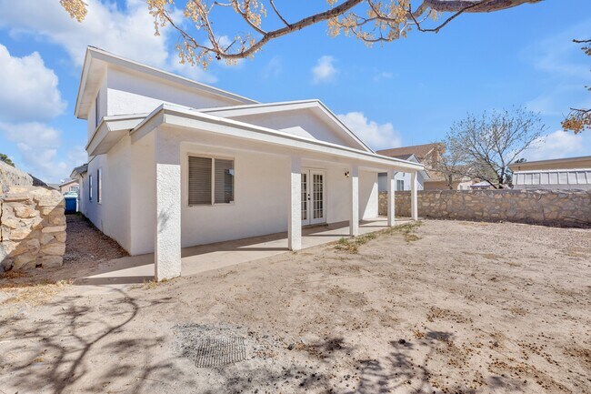 Building Photo - 10400 Valle Koki Dr