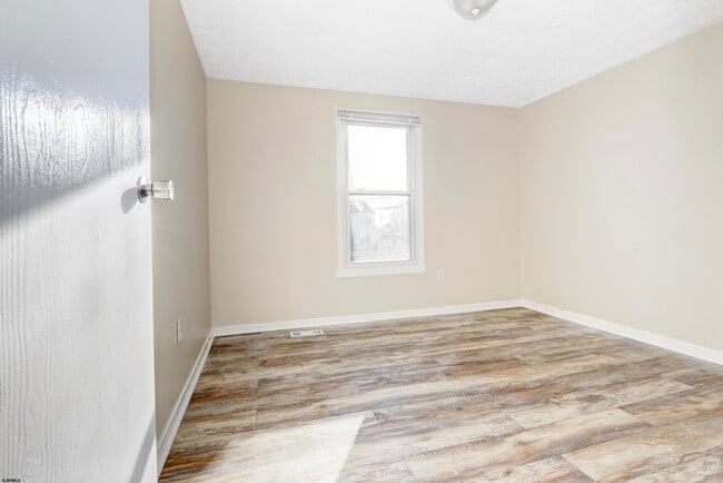 Building Photo - 1649 N Missouri Ave