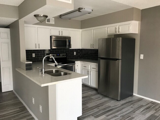 Building Photo - two bedroom two bath condo in Green Valley