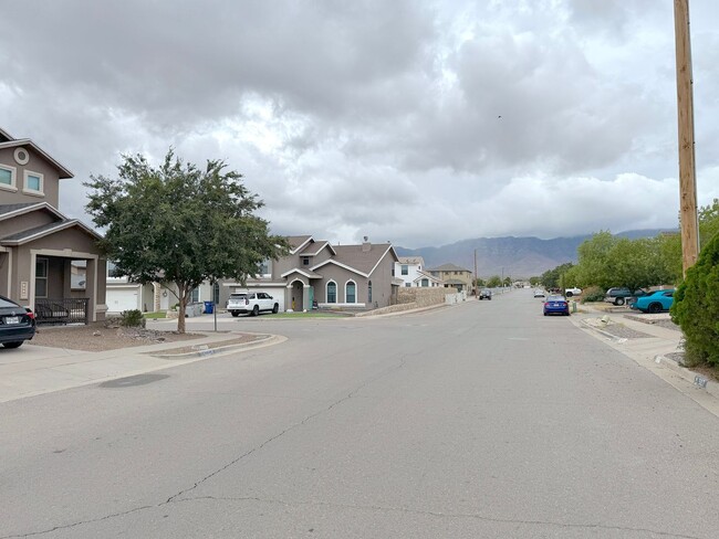 Building Photo - Sandstone Ranch Estates 3 Bed Refrig A/C!
