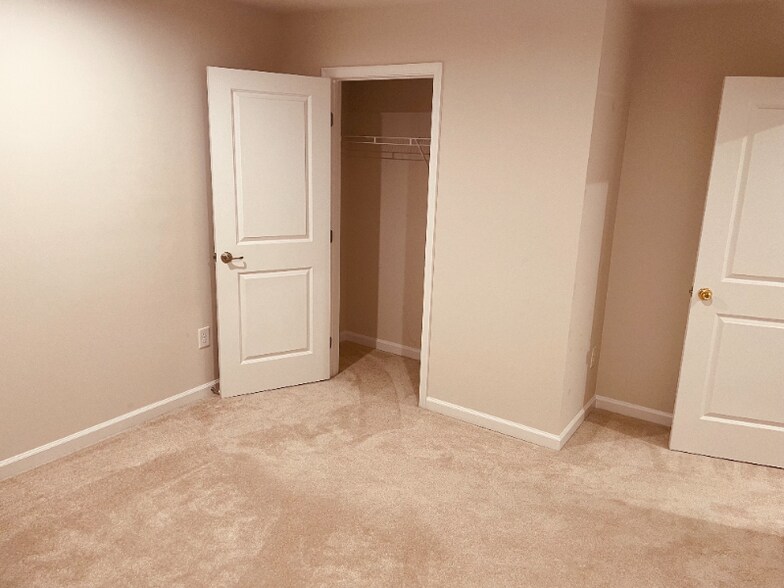 Building Photo - 4130 Mill View Dr