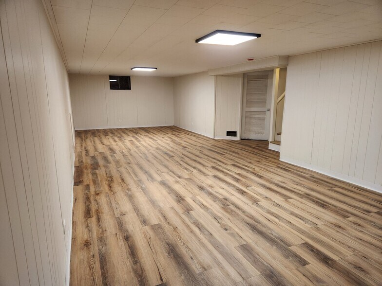 Building Photo - 33 Cranbrook Dr