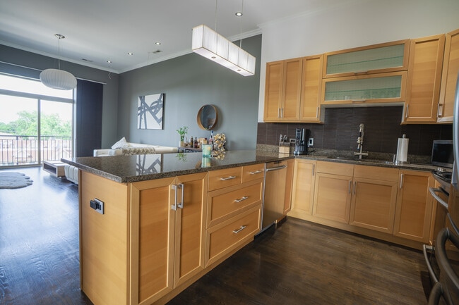 Building Photo - 3954 N Oriole Ave
