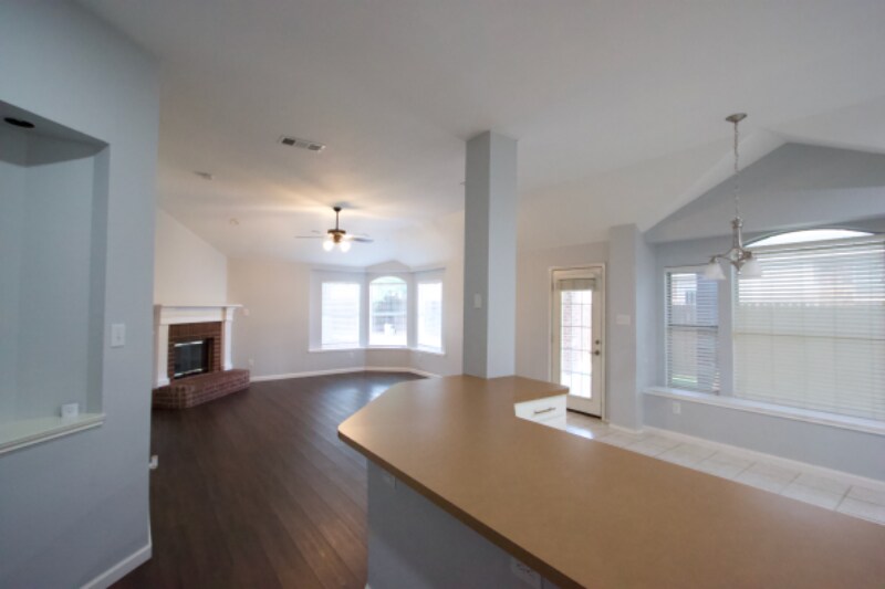 Building Photo - 3605 Villanova Dr