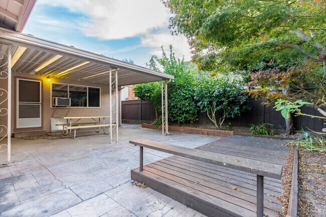 Building Photo - 2315 Hoytt Ct