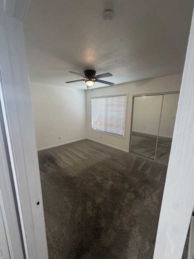 Building Photo - 1118 Zircon St