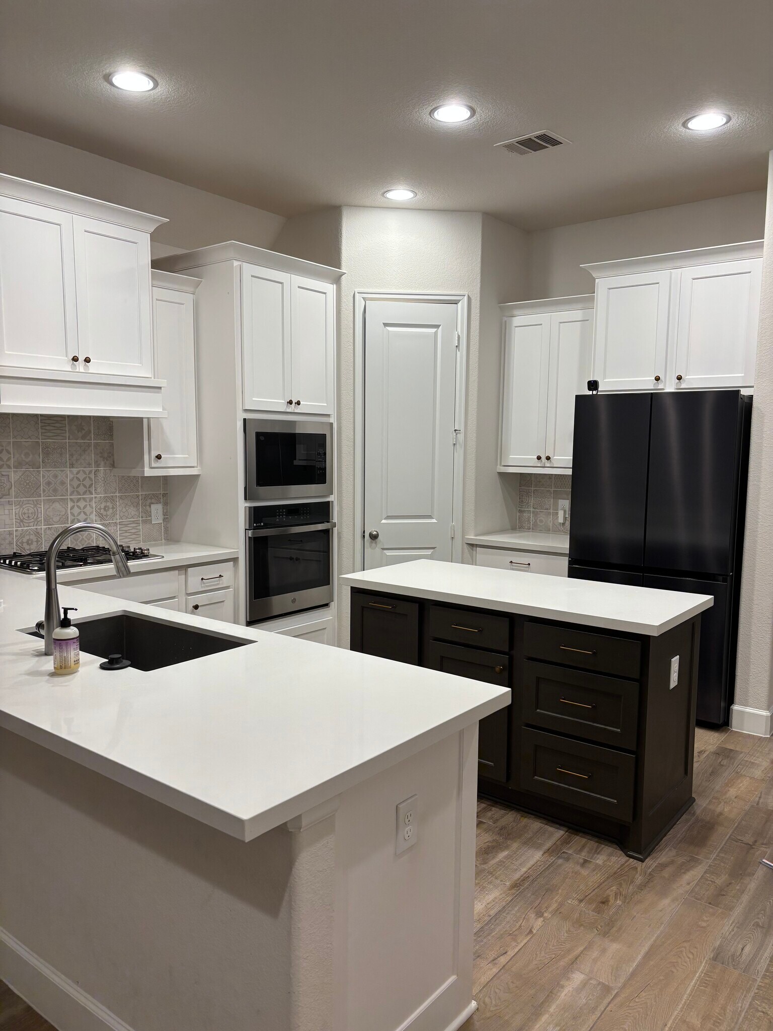 Building Photo - 18522 Wolf Mountain Ln