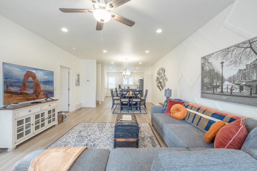 Building Photo - 408 S 680 E