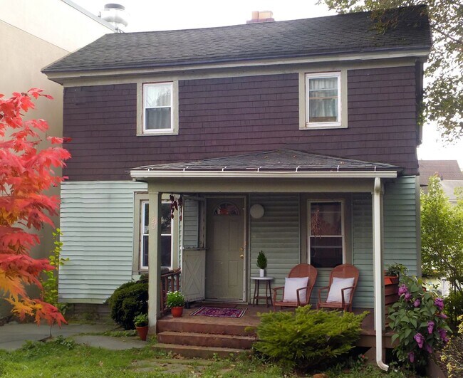 Primary Photo - AVAILABLE 6/1/26 - House for Rent Near Sho...