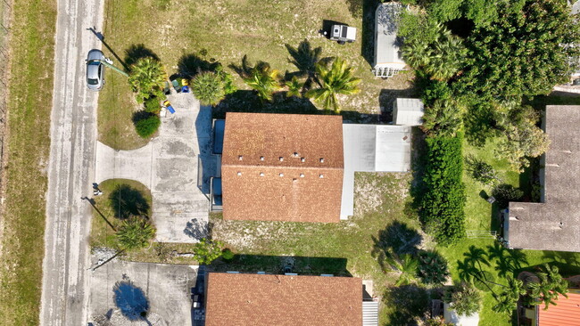 Building Photo - 1903 Plover Ave