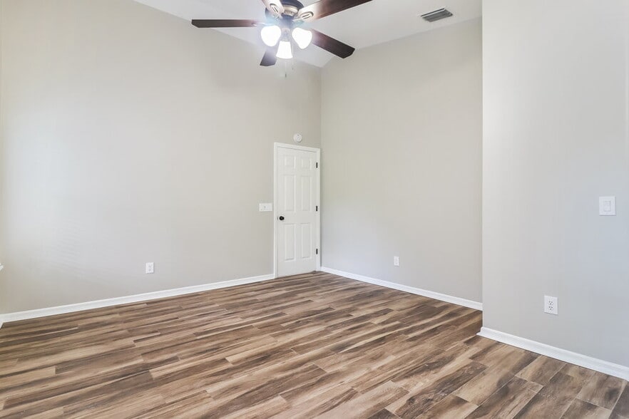 Building Photo - 1318 Brahma Dr
