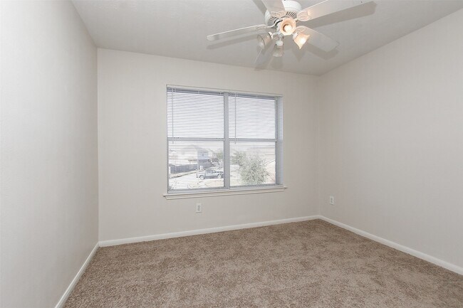 Building Photo - 6103 Menor Crest Dr